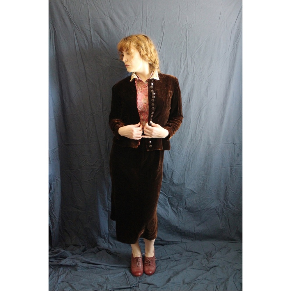 Vintage 1940s brown buttoned velvet skirt suit